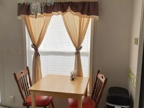 Dining - 282 Misty Rdg, Lakemoor, IL 60051 photo 2 of 2