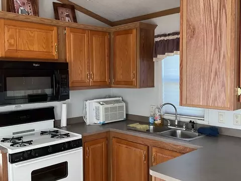 Kitchen - 282 Misty Rdg, Lakemoor, IL 60051 photo 1 of 2