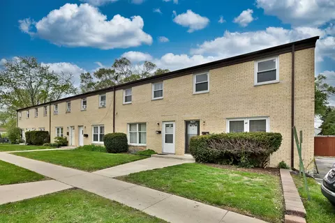 862 Colonial Dr #F, Wheeling, IL 60090 photo 2
