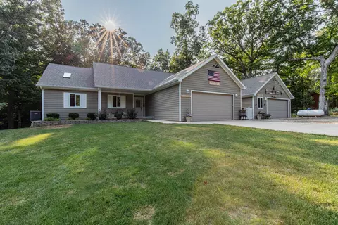 21 Carribean Dr, Putnam, IL 61560