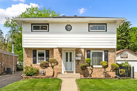9606 Reeves Ct, Franklin Park, IL 60131