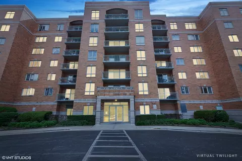 6807 N Milwaukee Ave #204, Niles, IL 60714