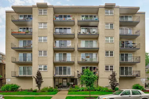 215 Marengo Ave #2G, Forest Park, IL 60130