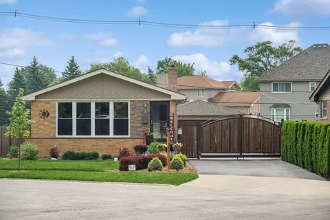 381 Iris Ln, Chicago Heights, IL 60411