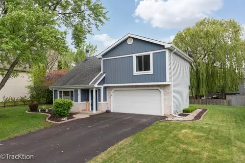 543 White Birch Rd, Lindenhurst, IL 60046