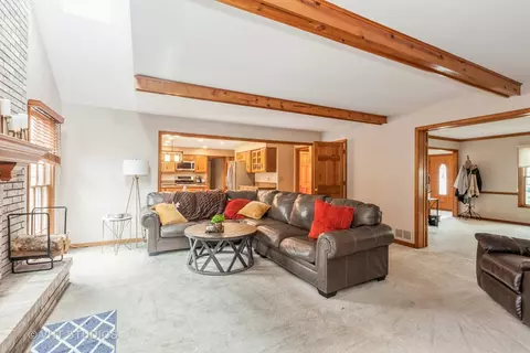 1634 Ithaca Dr, Naperville, IL 60565 photo 4