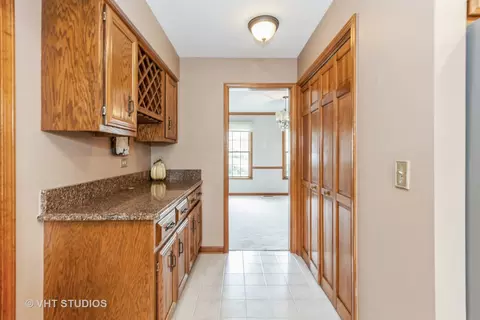 1634 Ithaca Dr, Naperville, IL 60565 photo 9