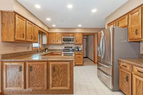 1634 Ithaca Dr, Naperville, IL 60565 photo 8