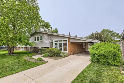 Exterior - 2080 Fox Ln, Des Plaines, IL 60018 photo 2 of 3