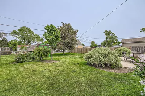 Exterior - 2080 Fox Ln, Des Plaines, IL 60018 photo 3 of 3