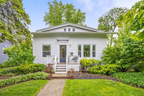 409 Cottage Ave, Glen Ellyn, IL 60137