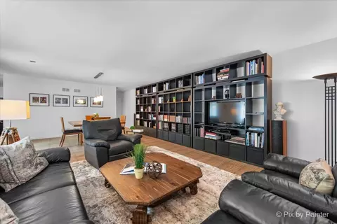 Living - 7 Hampton On Auburn Dr, Rolling Meadows, IL 60008 photo 3 of 7