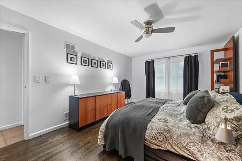 Bedroom - 7 Hampton On Auburn Dr, Rolling Meadows, IL 60008 photo 2 of 3