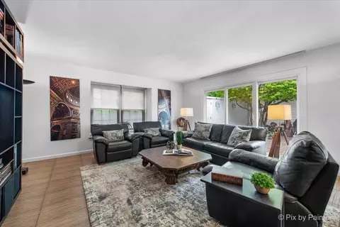 Living - 7 Hampton On Auburn Dr, Rolling Meadows, IL 60008 photo 1 of 7