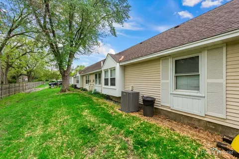 Exterior - 7 Hampton On Auburn Dr, Rolling Meadows, IL 60008 photo 6 of 6