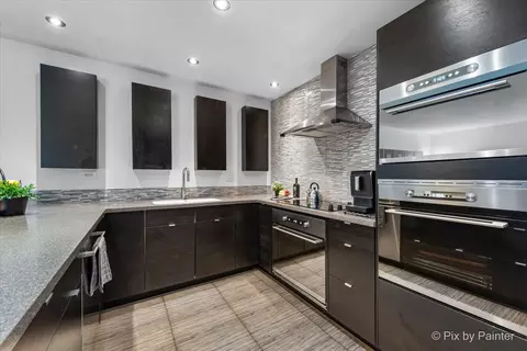 Kitchen - 7 Hampton On Auburn Dr, Rolling Meadows, IL 60008 photo 4 of 6