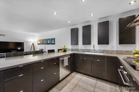 Kitchen - 7 Hampton On Auburn Dr, Rolling Meadows, IL 60008 photo 3 of 6