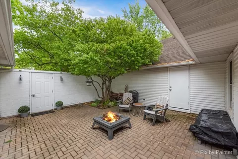 Exterior - 7 Hampton On Auburn Dr, Rolling Meadows, IL 60008 photo 4 of 6