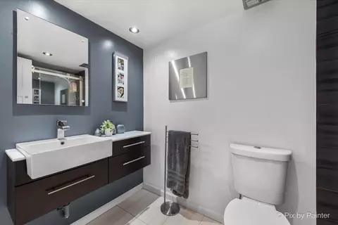 Bath - 7 Hampton On Auburn Dr, Rolling Meadows, IL 60008 photo 1 of 2