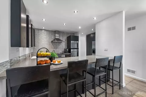 Kitchen - 7 Hampton On Auburn Dr, Rolling Meadows, IL 60008 photo 1 of 6