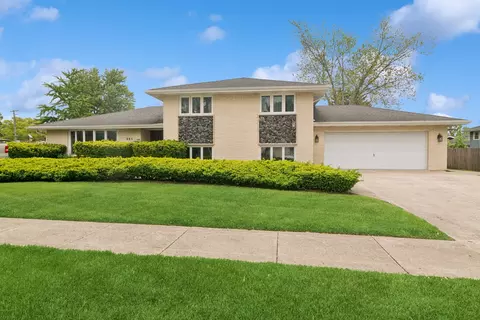885 W Army Trail Blvd, Addison, IL 60101