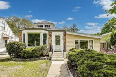 1524 Cleveland St, Evanston, IL 60202