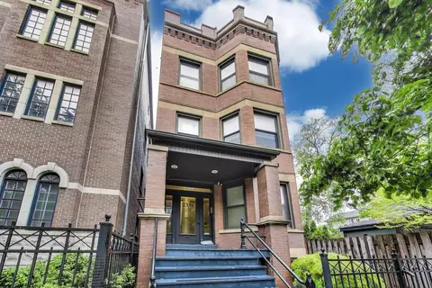 2336 W Roscoe St #3R, Chicago, IL 60618
