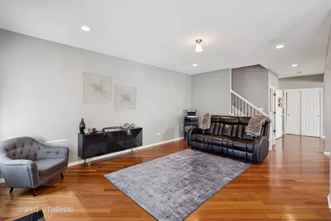 Living - 1117 Pine Valley Ct, Elgin, IL 60124 photo 2 of 4