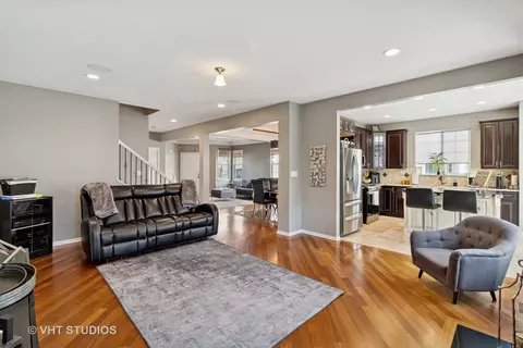 Living - 1117 Pine Valley Ct, Elgin, IL 60124 photo 1 of 4