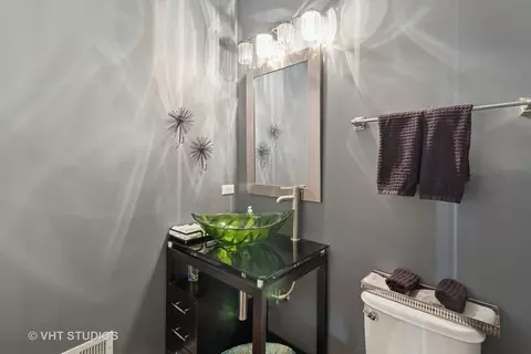 Bath - 1117 Pine Valley Ct, Elgin, IL 60124 photo 1 of 4