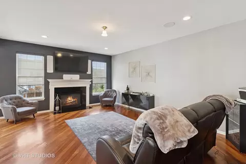 Living - 1117 Pine Valley Ct, Elgin, IL 60124 photo 3 of 4