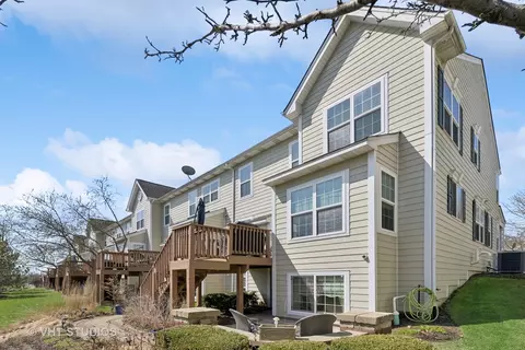 Exterior - 1117 Pine Valley Ct, Elgin, IL 60124 photo 4 of 5