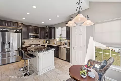 Kitchen - 1117 Pine Valley Ct, Elgin, IL 60124 photo 4 of 6