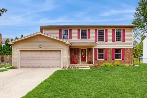 1056 Boxwood Dr, Crystal Lake, IL 60014