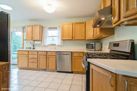 Kitchen - 91 Fletcher Dr, Des Plaines, IL 60016 photo 1 of 1