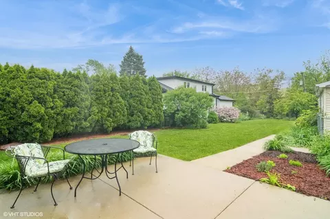 Exterior - 91 Fletcher Dr, Des Plaines, IL 60016 photo 4 of 4
