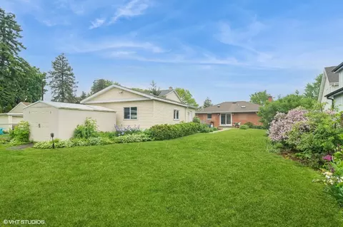 Exterior - 91 Fletcher Dr, Des Plaines, IL 60016 photo 3 of 4