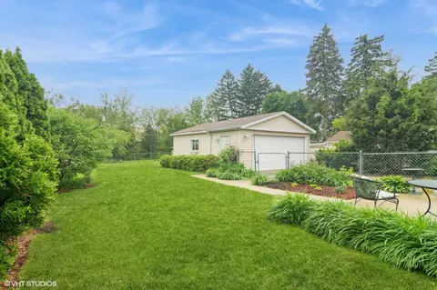 Exterior - 91 Fletcher Dr, Des Plaines, IL 60016 photo 2 of 4