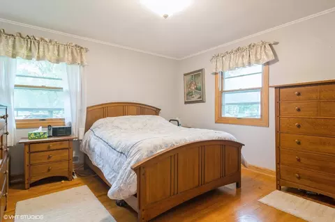 Bedroom - 91 Fletcher Dr, Des Plaines, IL 60016 photo 1 of 2