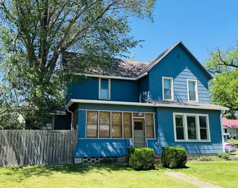 204 N Center St, Colfax, IL 61728