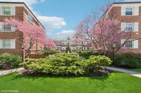 2222 Central St #3, Evanston, IL 60201
