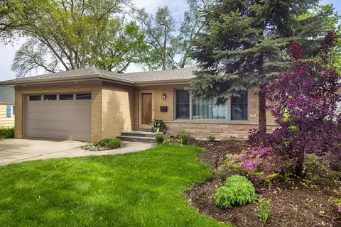 1706 Elm Ave, Northbrook, IL 60062