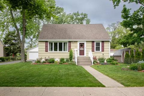 128 Roslyn Rd, Westmont, IL 60559