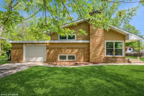 880 Marcella Rd, Merrillville, IN 46410