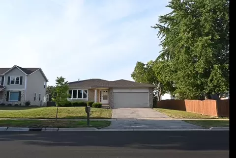 315 Indianwood Ln, West Chicago, IL 60185