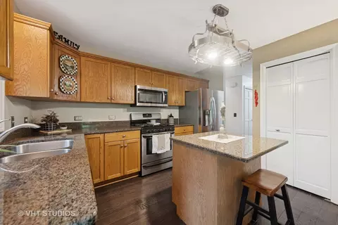 2260 Brookside Ct, Aurora, IL 60502 photo 8