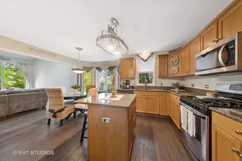2260 Brookside Ct, Aurora, IL 60502 photo 5