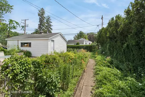 Exterior - 1401 S 6th Ave, Des Plaines, IL 60018 photo 4 of 5