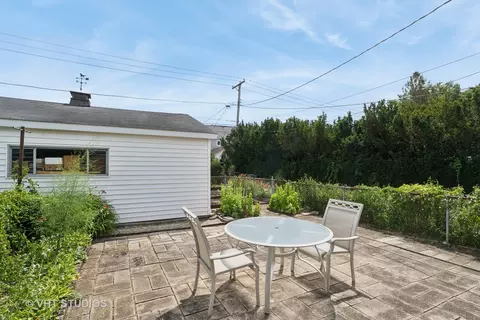 Exterior - 1401 S 6th Ave, Des Plaines, IL 60018 photo 3 of 5