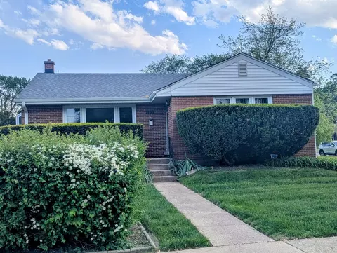 1401 S 6th Ave, Des Plaines, IL 60018